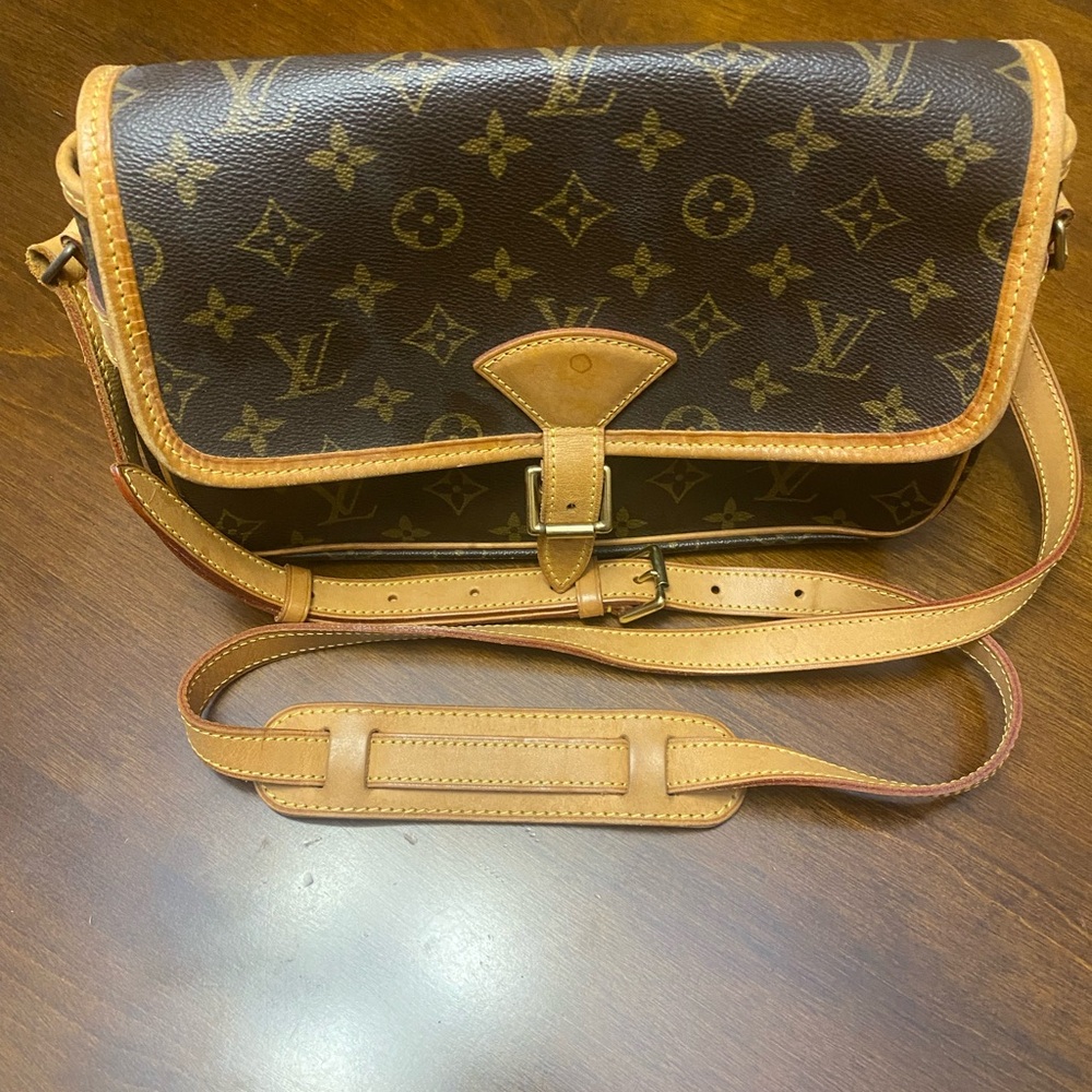 Louis Vuitton Brown Interior Detail